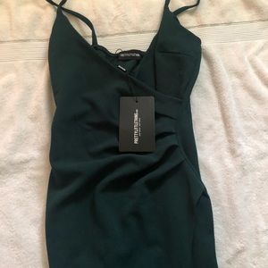Brand New green Formal PRETTYLITTLETHING dress